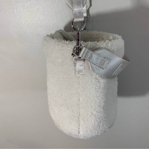 Lululemon Crossbody Fleece Bucket Bag White Cream - Picture 11 of 12
